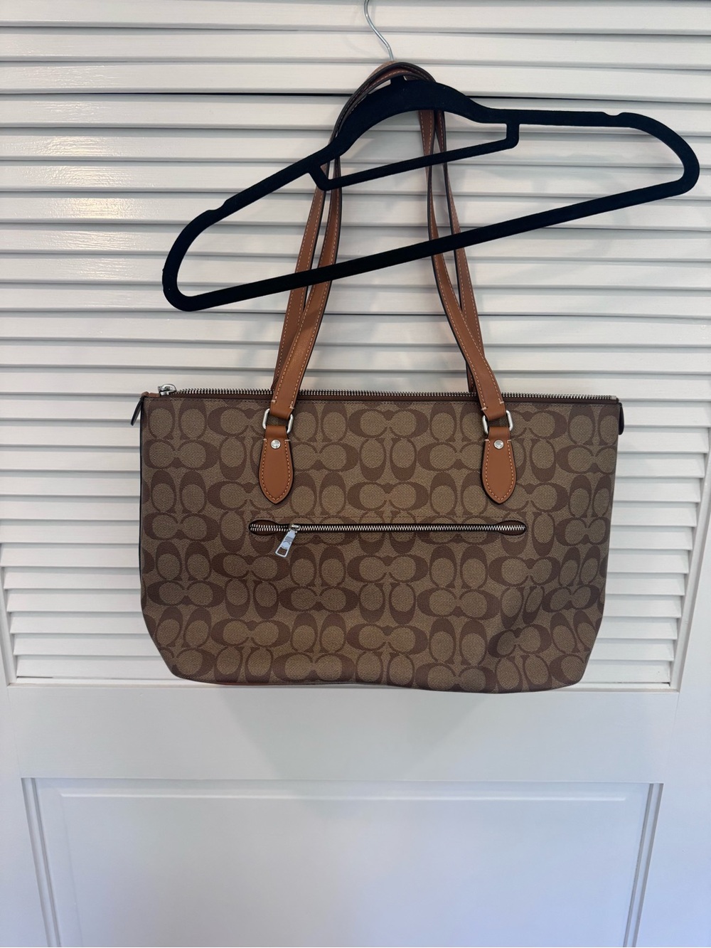 Coach Pride Gallery Tote Bag In Signature With Patches In Rainbow Print - Picture 8 of 8